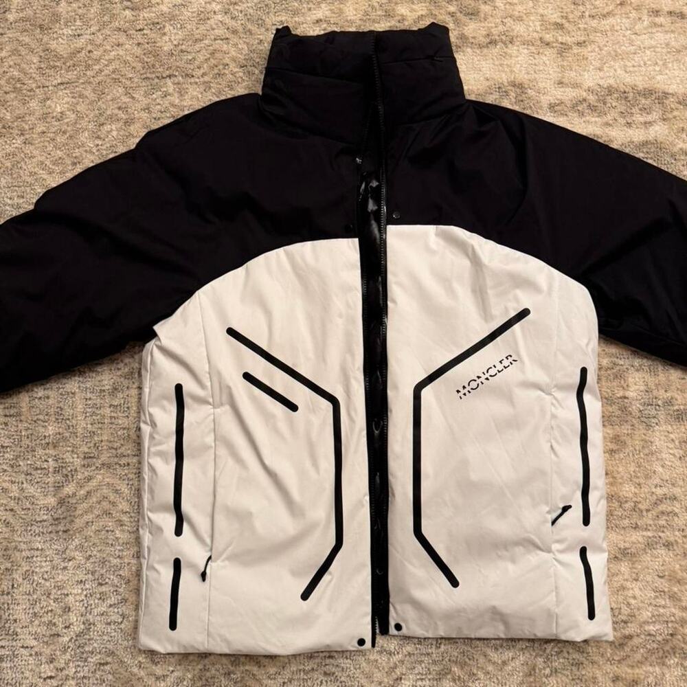 Moncler Barcena Down Jacket Men - image 1